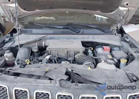 2024 Jeep Compass Latitude Lux Fwd from USA, damaged, VIN 3C4NJDFN9RT579969